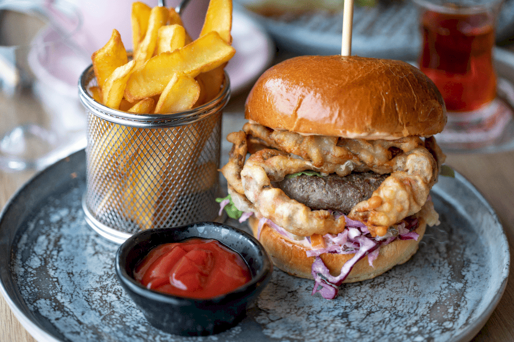Back's Burger is a great spot to enjoy authentic American-style handcrafted burgers at an affordable price (Source: Pexels)